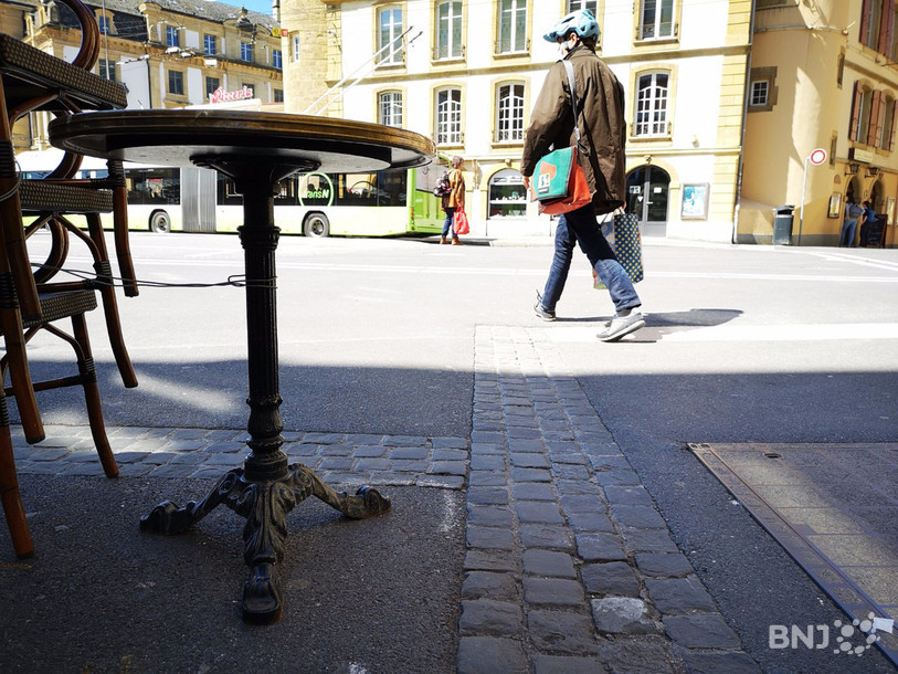 Les terrasses de la ville pourront être étendues gratuitement jusqu'à octobre (photo : Ville de Neuchâtel)