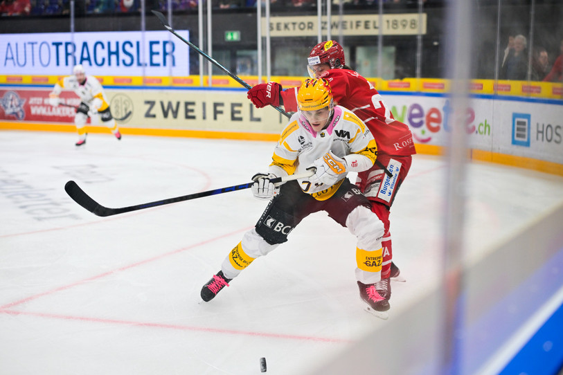 Le HC Ajoie marque son premier point à Rapperswil samedi soir. (Photo : KEYSTONE / Gian Ehrenzeller)