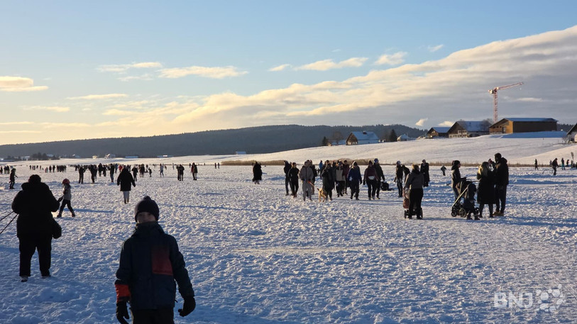Les promeneurs étaient plus nombreux que les hockeyeurs samedi.