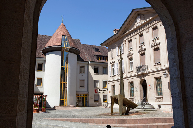 La BCJ, ici sa succursale de Porrentruy, accentue sa politique en faveur de l'environnement (photo : Banque cantonale du Jura)