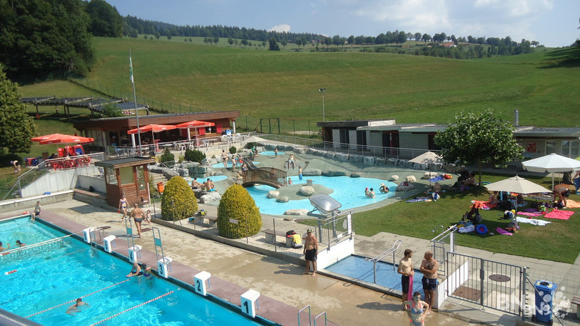 Les dégâts subis par la piscine des Mélèzes empêchent son exploitation. Ses abonnés peuvent aller à la piscine des Combes à Boveresse à la place.