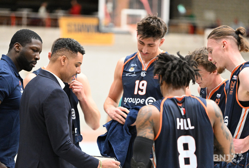 Le coach d'Union Neuchâtel Chad Timberlake devra remobiliser ses joueurs avant l'acte IV de ce quart de finale des play-off. (photo : Georges Henz).