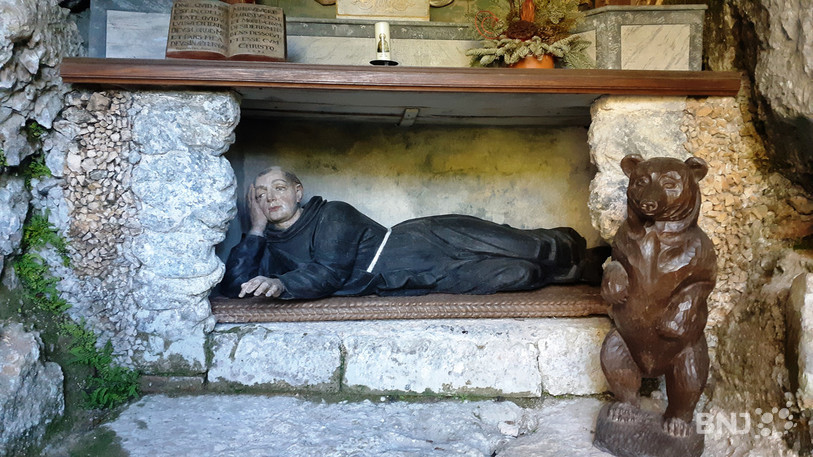 Depuis son ermitage, Saint Ursanne a vu défiler des milliers de personnes en 2020. (photo : archives)