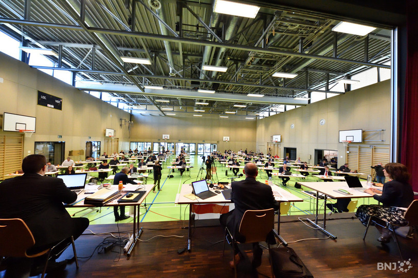 Le Parlement jurassien tient à nouveau sa session à la halle de gymnastique de Courroux. (Photo d'archive : Georges Henz).