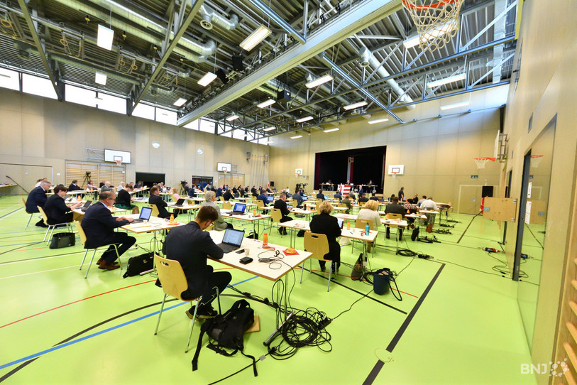 Après avoir été délocalisé à Courroux, les députés se réuniront à la Halle des expositions à Delémont. (Photo : archive / Georges Henz).