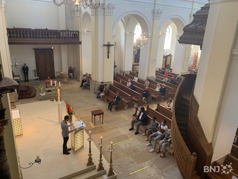 Près d'une centaine de personnes se sont réunies à l'église Saint-Marcel à Delémont dimanche matin.