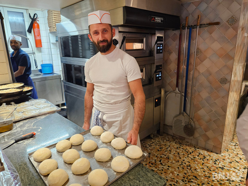 Le pizzaïolo de la Fleur de Lys, un des hommes-clés de l'établissement.