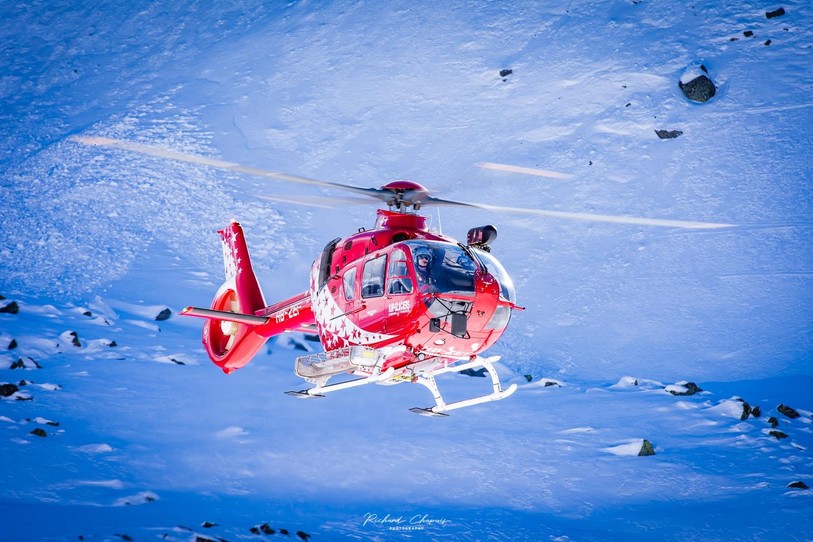  Un hélicoptère d’Air-Glaciers est intervenu sur place. (Photo : Richard Chapuis/Air-Glaciers.)