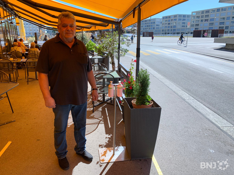 Depuis le 27 avril, Wilfred Rohrbach arpente les restaurants de la Ville de Bienne afin d'y vérifier l'application des règles sanitaires liées au coronavirus.