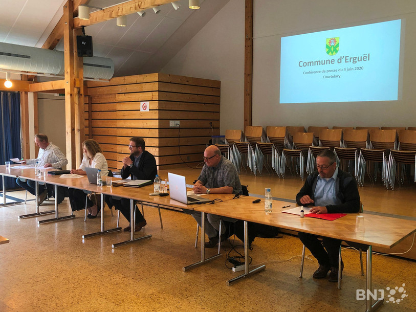 (de gauche à droite) Les maires du Copil: Andreas Niederhauser (Renan), Rosemarie Jeanneret (Sonvilier), Patrick Tanner (St-Imier), Gérard Py (Cormoret) et Benjamin Rindlisbacher (Courtelary)