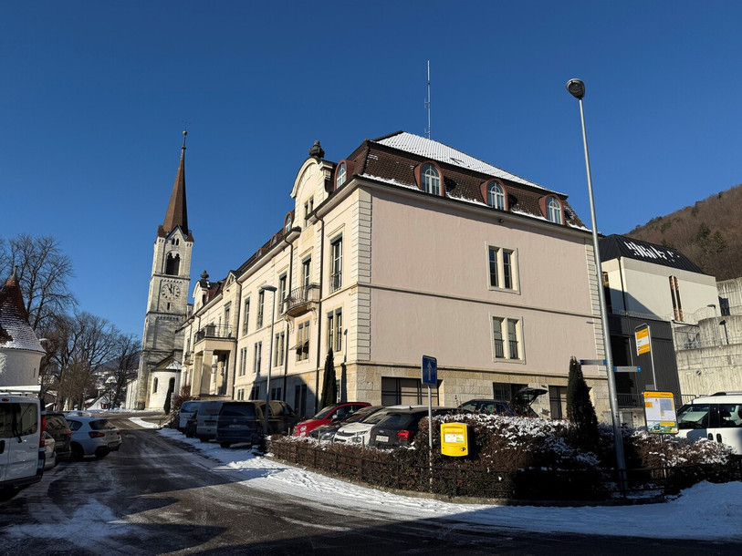 Le poste de la Police cantonale jurassienne se situe à la Rue du Château 30, au même endroit que l'ancien poste de la police bernoise. (Photo : Police cantonale jurassienne.)