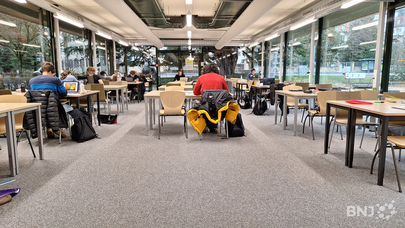 La Haute École Arc conseille de prendre des pauses régulières, continuer le sport et voir ses amis pour garder un équilibre et rester concentré pendant ses périodes de travail.