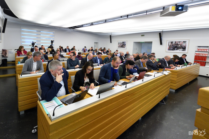 Au Parlement jurassien, les députés des Verts et du CS-POP (ici au premier rang) oeuvrent ensemble dans un groupe parlementaire. L'union sera-t-elle de mise pour les élections cantonales de cet automne? (archive Georges Henz).