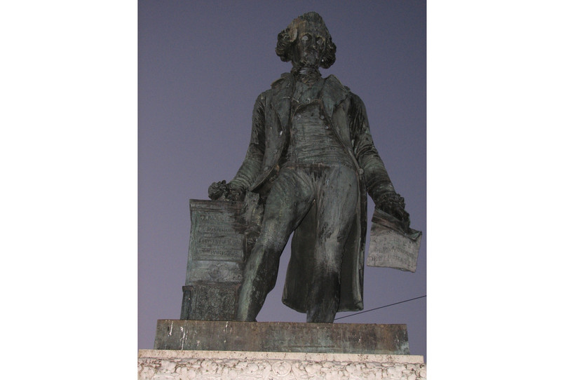 La statue de David de Pury à Neuchâtel ne fait pas l'unanimité. (Photo : Par Mathieu Despont — Travail personnel, Domaine public)