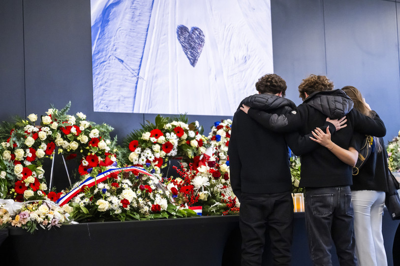Un hommage a été rendu aux victimes de l'incendie de Crans-Montana vendredi à Martigny lors d'une journée de deuil national. (Photo: KEYSTONE POOL/Laurent Gillieron)