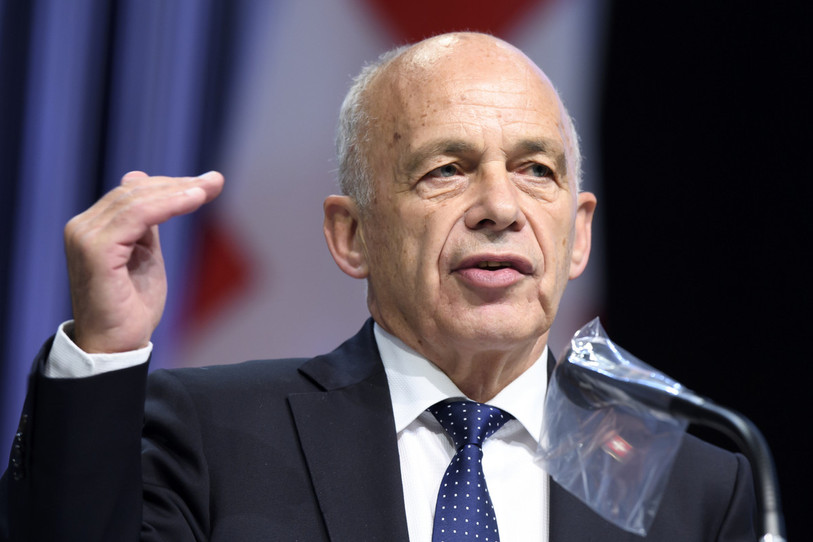Le ministre des finances Ueli Maurer estime que le Parlement n'a pas à s'immiscer dans la politique salariale des clubs sportifs. (Photo : KEYSTONE/Anthony Anex)