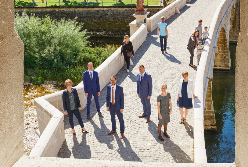 La photo officielle 2020 du Gouvernement jurassien. De gauche à droite : Nathalie Barthoulot, David Eray, Martial Courtet, Jacques Gerber, Rosalie Beuret Siess et la chancelière d'Etat Gladys Winkler Docourt. (Photo : Pierre Montavon).