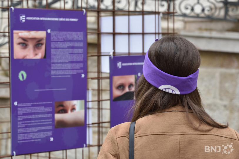 Des témoignages de femmes ont notamment été exposés à la rue du 23-Juin. (Photo : Georges Henz)