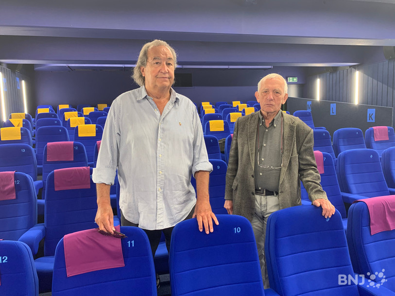Le réalisateur Claude Stadelmann (à gauche) et le secrétaire de Cinémajoie François Laville, ont présenté « Omby : Madagascar et le zébu » jeudi matin à la presse. Le documentaire sera projeté en première Suisse le 24 juin dans la salle de cinéma bruntrutaine.