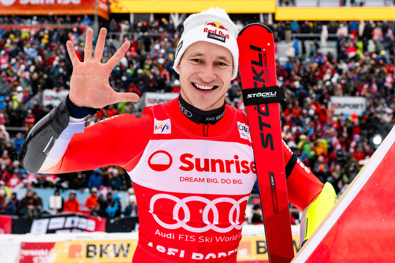 Marco Odermatt a remporté pour la 5e fois consécutive le géant d’Adelboden. (Photo : KEYSTONE / JEAN-CHRISTOPHE BOTT)