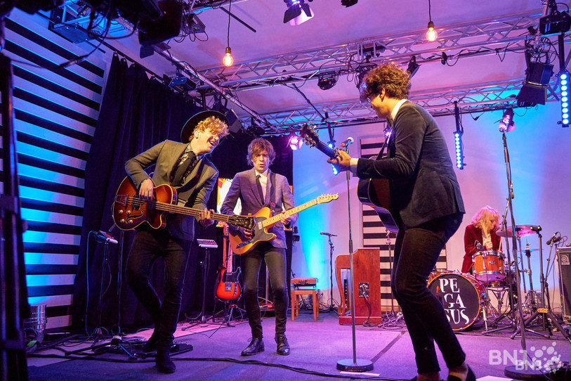 Le festival s'est conclu dimanche soir avec la performance du groupe Pegasus. (Photo : Damien Carnal).