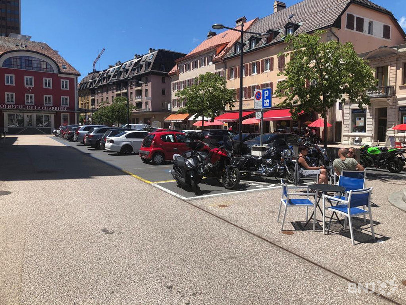 Les voitures disparaîtront bientôt de la Place du Marché de La Chaux-de-Fonds.