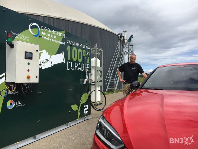 La voiture rutilante de Claude Etique roule au biogaz ajoulot.