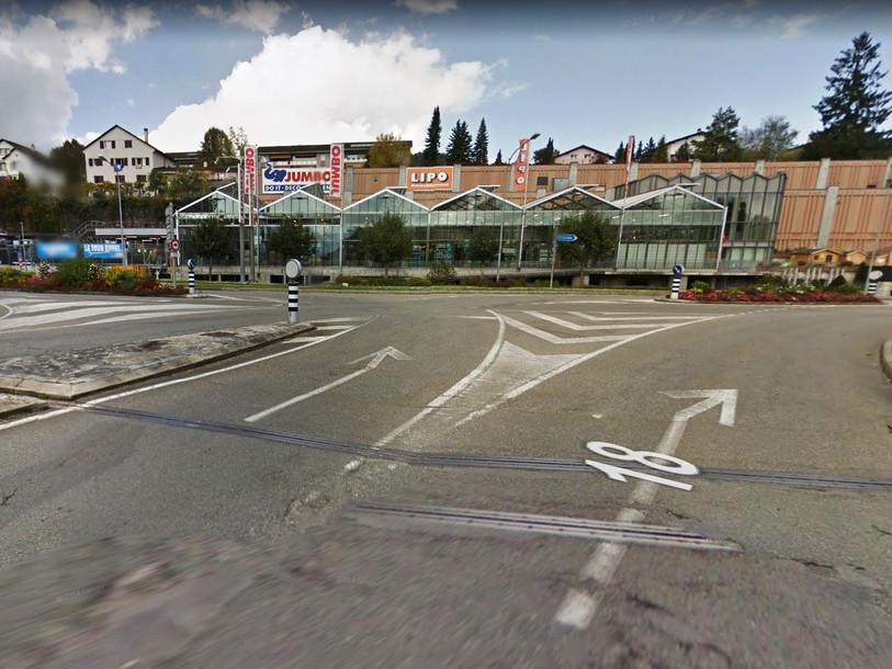 Un giratoire sera prochainement créé à cet endroit, à Delémont (photo : Google Maps 2020).