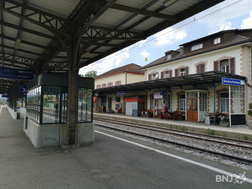 La rixe s'est poursuivie sur les quais de la gare de Sonceboz-Sombeval. (Photo : archives)