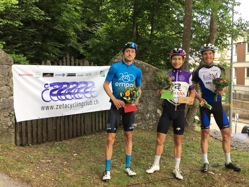 Le podium masculin composé de Justin Paroz, Niki Hug et Anthony Rappo. (Photo : Zeta cycling club)