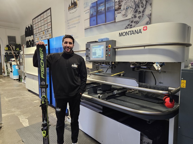 Karim Hächler bénéficie d'une machine de pointe pour l'aider dans son travail de fartage et affûtage.