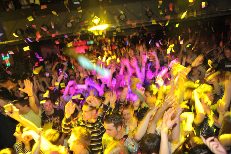 Les discothèques jurassiennes vont appliquer la règle des 2G. Le port du masque ne sera ainsi plus obligatoire sur la piste de danse (photo: archives, Stageclub).