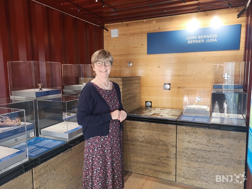Barbara Chevallier, responsable conservation au service archéologique cantonal, se réjouit de faire découvrir les trouvailles de la région aux visiteurs de l'exposition.