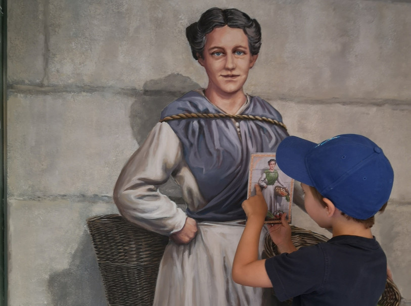 Les Chenapans invitent petits et grands à partir à la recherche de fresques murales dans le cœur historique de la ville de Neuchâtel. (Image: tourisme neuchâtelois).