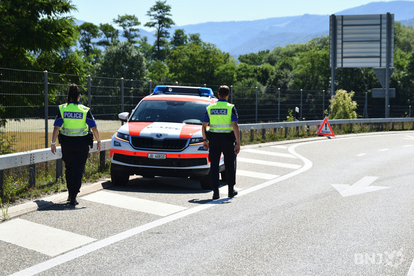 La police cantonale jurassienne a été mobilisée sur un accident dimanche sur l'A16 (Photo : Georges Henz)