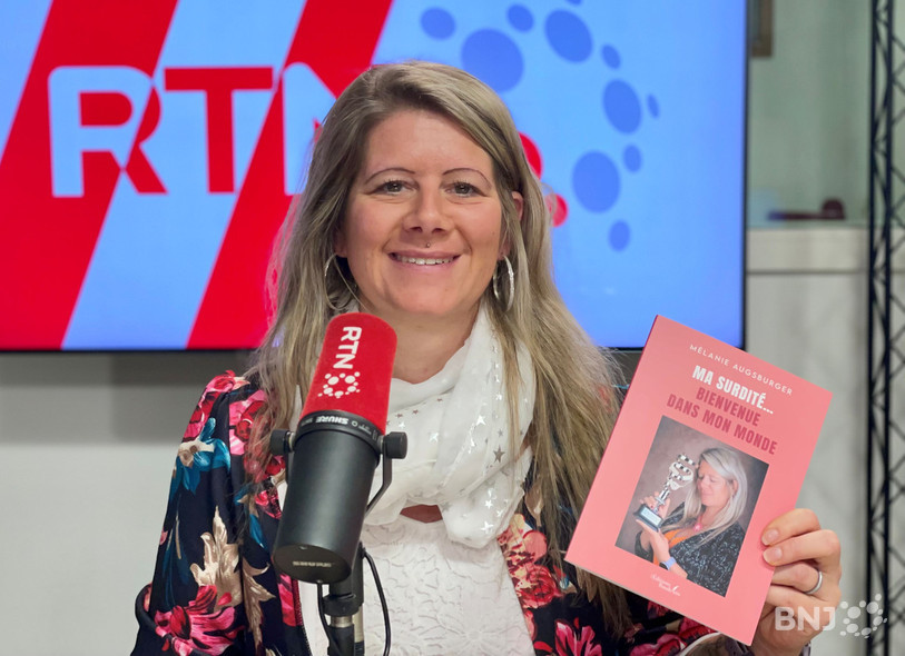 Mélanie Augsburger, habitante de Dombresson, vient de sortir « Ma surdité… Bienvenue dans mon monde ». Elle était présente ce jeudi matin dans La Matinale.