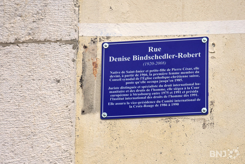 La rue Denise Bindschedler-Robert mène au funiculaire de Mont-Soleil.