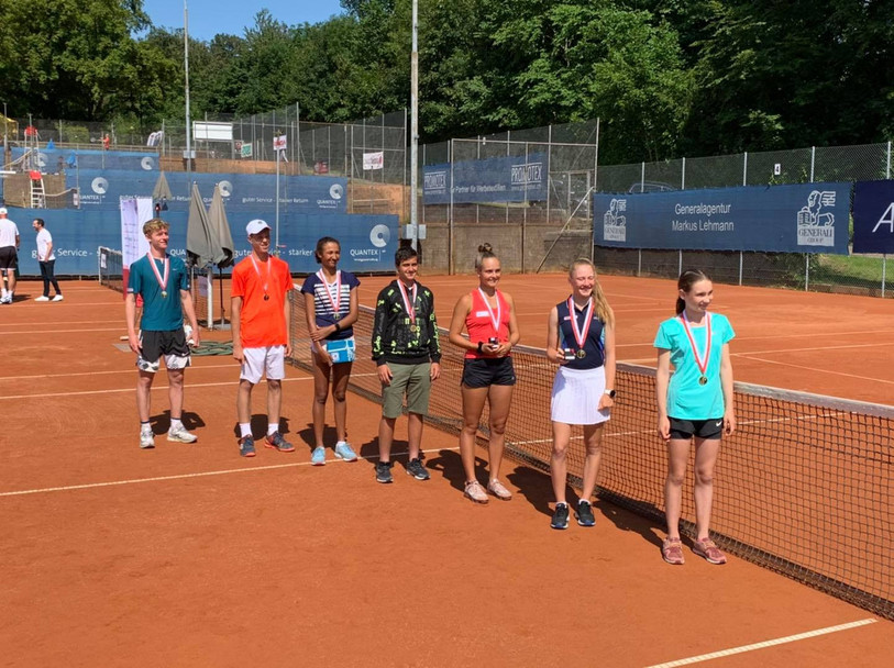 Les jeunes champions titrés à Berne lors des Championnats de Suisse juniors. (photo: Swiss Tennis)