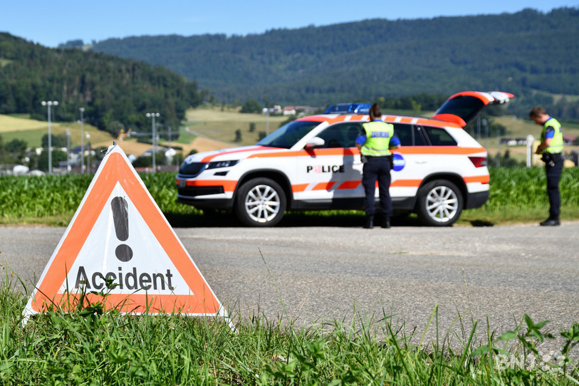 La police, l'ambulance et la REGA ont été dépêchés sur place. (Photo : illustration / Georges Henz).