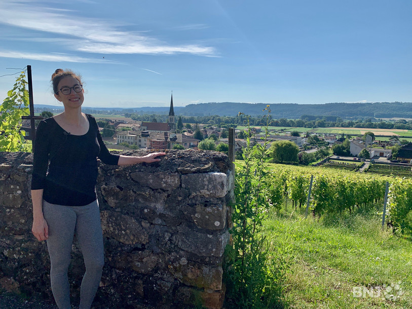 Avec Céline Vara dans les hauts de Cressier.