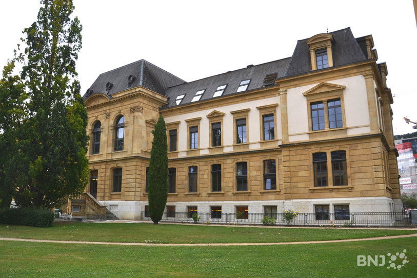 Le bâtiment principal de l'Université de Neuchâtel.