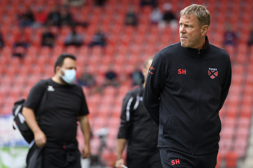 L'entraîneur de Xamax, Stéphane Henchoz, et son équipe n'iront pas au Tessin. (photo : KEYSTONE/Laurent Gillieron).