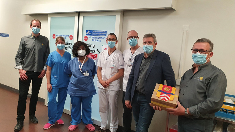 Les bons ont été remis par le Rotary Club Neuchâtel-Vieille-Thielle. Sur la photo, de gauche à droite : Vincent Auberson, Gérard Stéphanie, Franck-Tovor Ida, Décosterd Dumeng, Zender Hervé, Claude Manueddu, Pascal Rohrer. (Photo : Rotary Club)