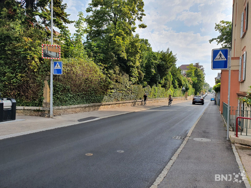 Il n'y a actuellement plus de passage piéton marqué à la rue des Sablons.