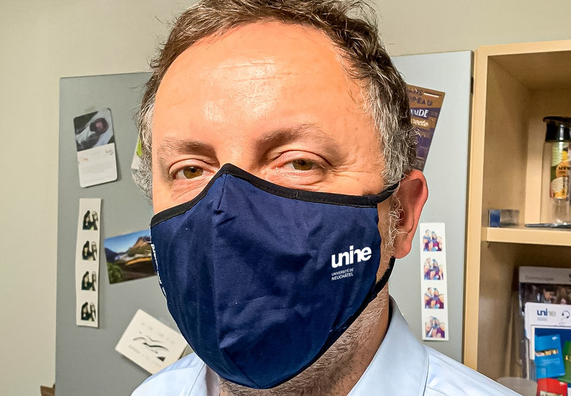 A la rentrée de septembre, les étudiants se verront proposer des masques aux couleurs de l'Université de Neuchâtel. (Photo : UniNE).