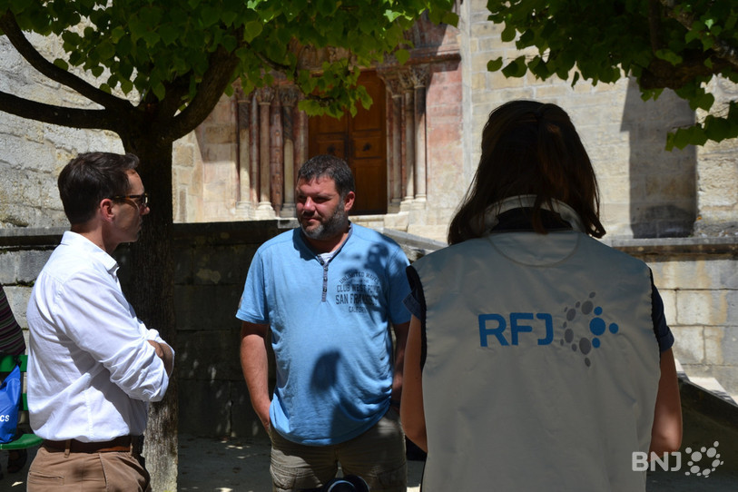 Guillaume Lachat, directeur de Jura Tourisme, et Damien Chappuis, président de l’Association des maires du district de Delémont à l’origine du projet vacvadaises.ch, étaient les invités du Journal de 12h15 délocalisé à St-Ursanne.