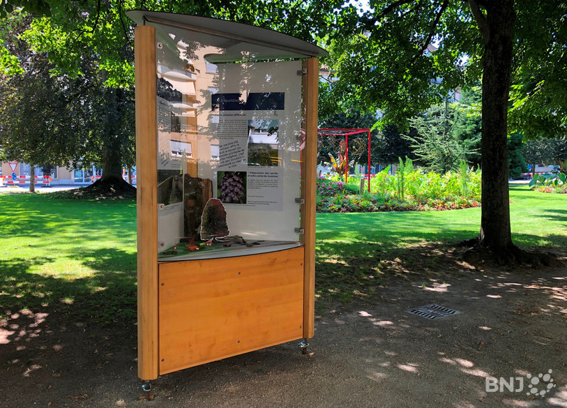 Une des stations de l'exposition met en avant les démarches réalisées par la Ville de Neuchâtel pour lutter contre le réchauffement climatique.