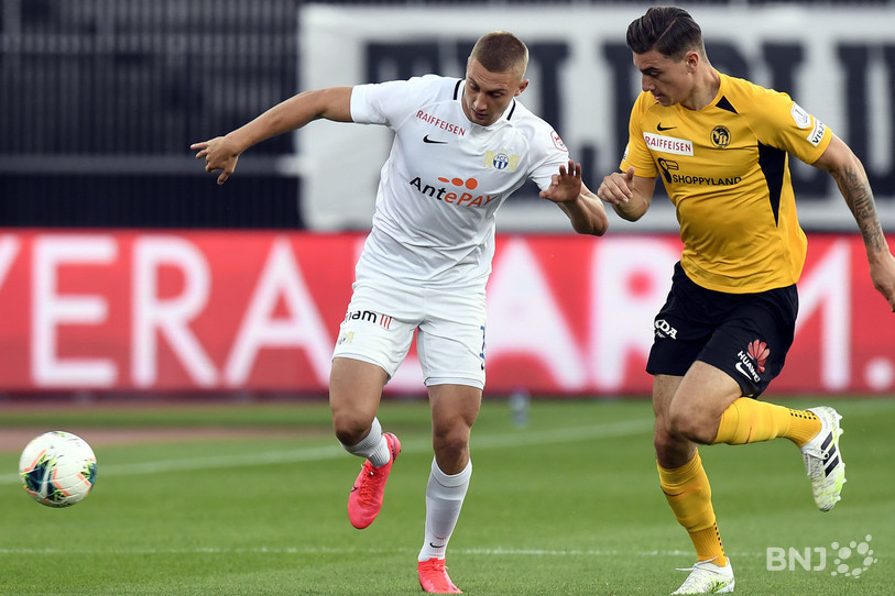 Cédric Zesiger (à droite) est devenu champion suisse pour la première fois de sa carrière. Son club, Young Boys, a remporté son quatorzième titre national. Les Bernois ont aussi gagné six Coupes de Suisse. (Photo : archives)