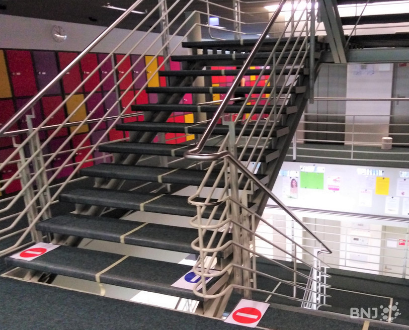 Les escaliers du Gymnase disposent de chemins distincts afin de séparer les flux.
