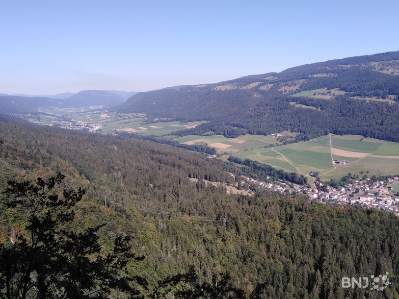 Le Vallon de St-Imier vu depuis le Mont-Soleil en direction de l'est. (Photo : archives)